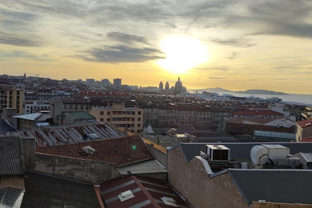 Vue Mer Et Et Notre Dame Centre Ville Avec Balcon Et Parking Marseilles Exterior foto